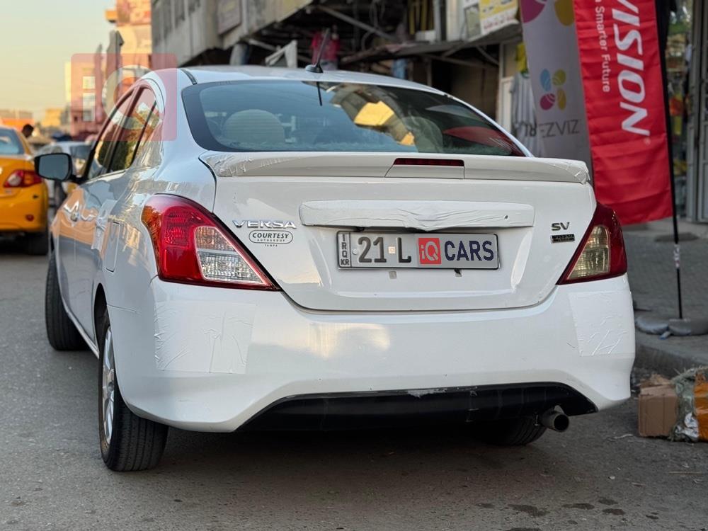 نيسان فيرسا